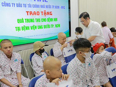 HFIC tổ chức Chương trình công tác xã hội “Thăm và tặng quà Trung thu cho các bệnh nhi” tại Bệnh viện Ung bướu Cơ sở 2 và Bệnh viện Nhi đồng 2
