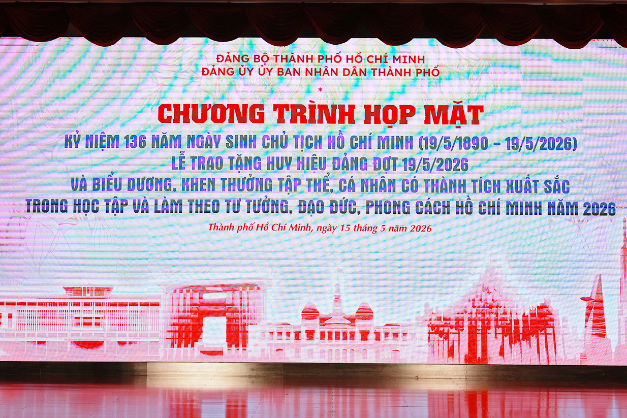 Đảng ủy Ủy ban Nhân dân Thành phố tổ chức Lễ trao tặng Huy hiệu Đảng đợt 19/5/2026 và biểu dương, khen thưởng các tập thể, cá nhân có thành tích xuất sắc trong học tập và làm theo tư tưởng, đạo đức, phong cách Hồ Chí Minh