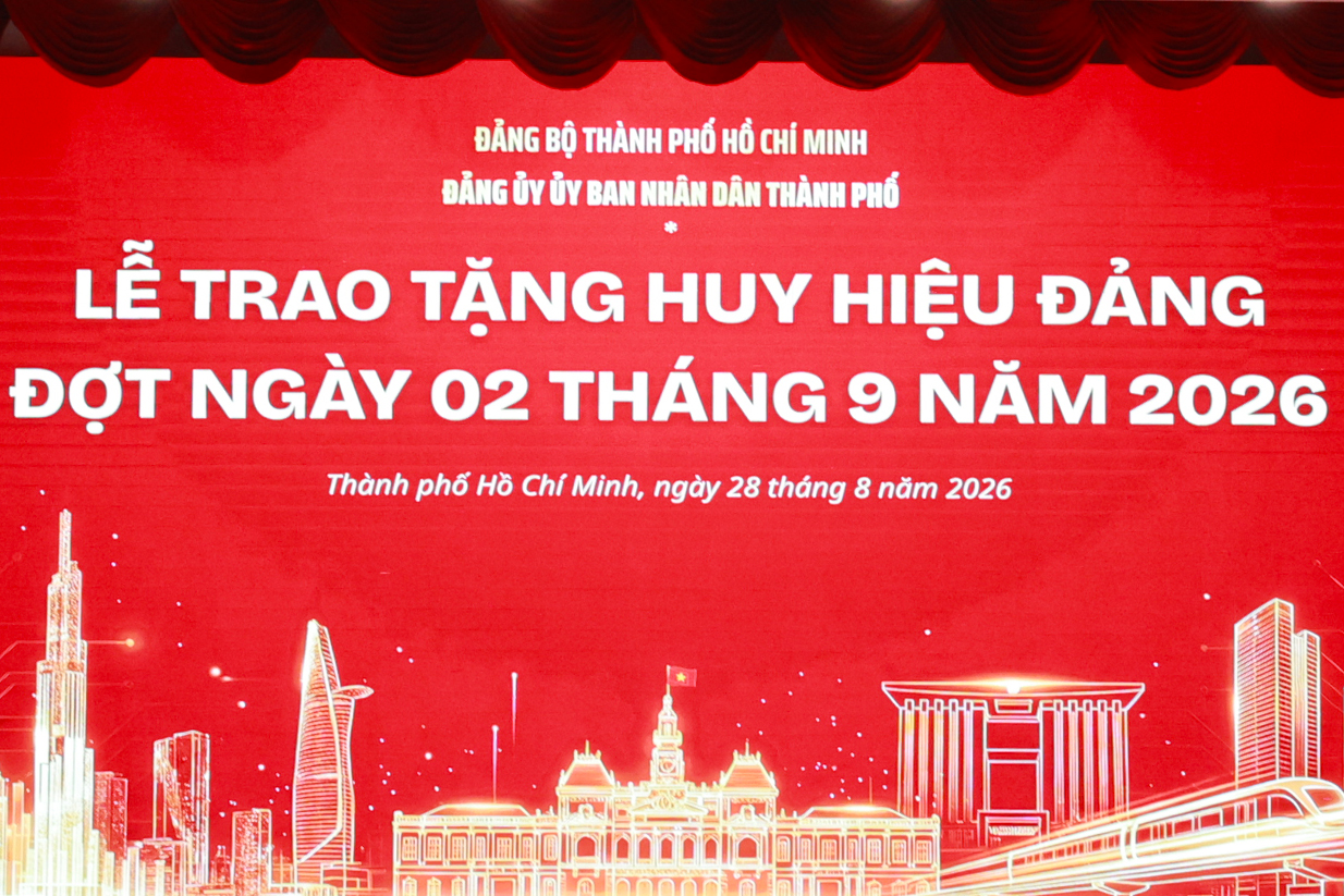 Đảng ủy Ủy ban Nhân dân Thành phố tổ chức Lễ trao tặng Huy hiệu Đảng đợt 02/9/2026